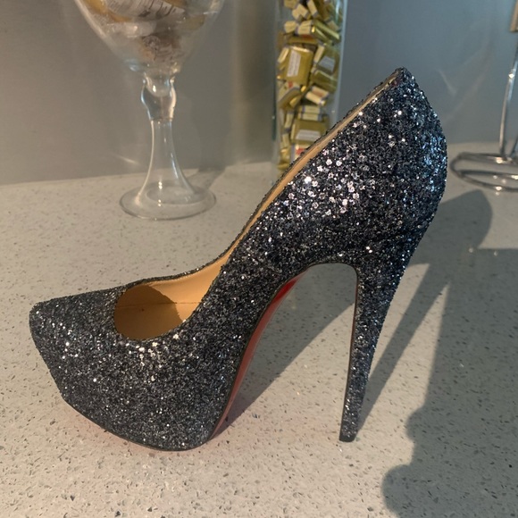 Brand new designer shoe never wore them - Picture 1 of 7